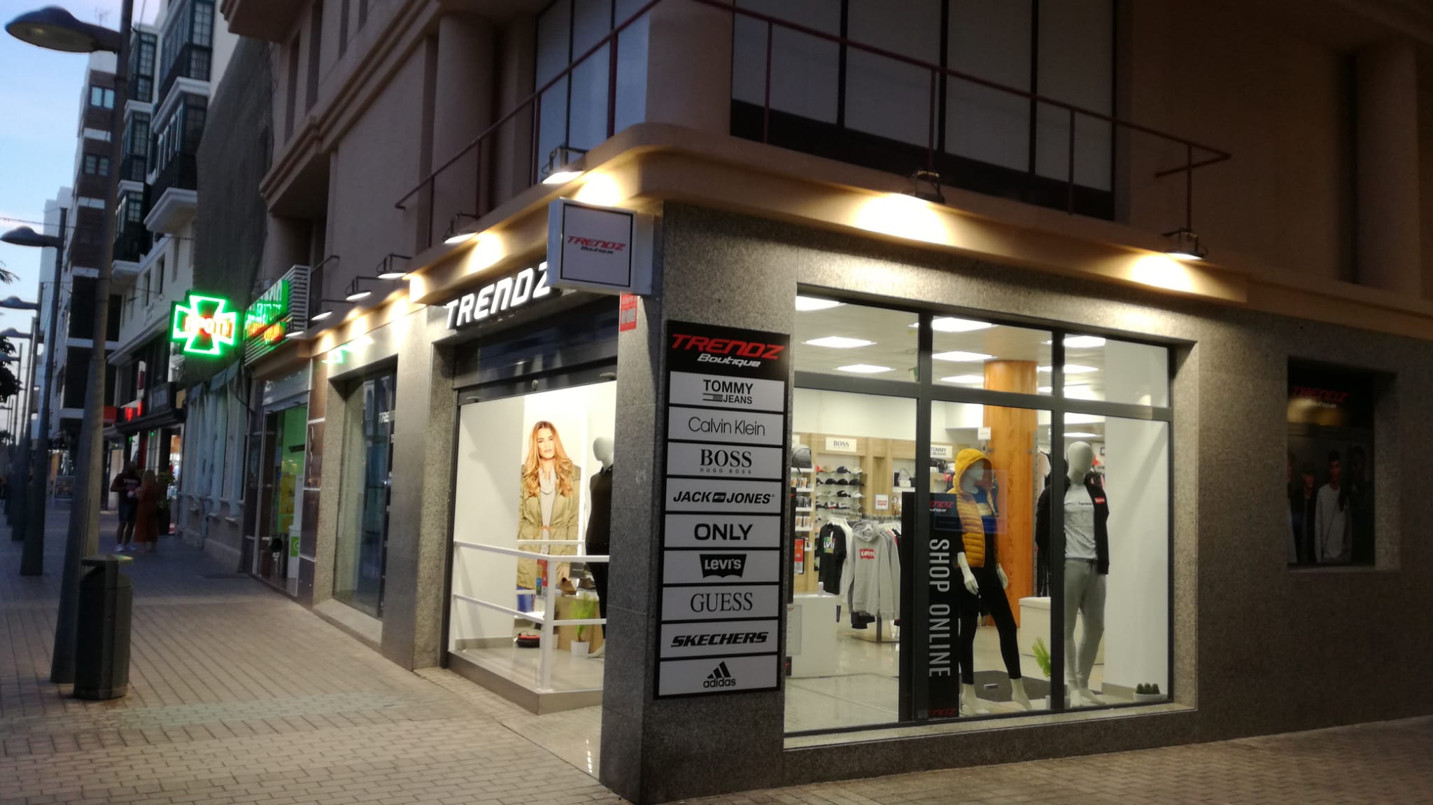 Boutique Trendz Real, Arrecife. Una de las mejores tiendas de ropa y complementos en la isla de Lanzarote.